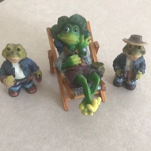 Decorative Country Frogs